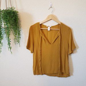 H&M Flowy Short Sleeve Tie V-neck Top